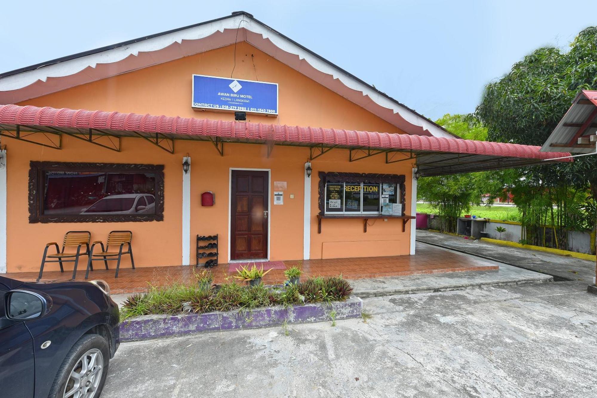 Oyo 90561 Awan Biru Motel Pantai Cenang  Exterior photo