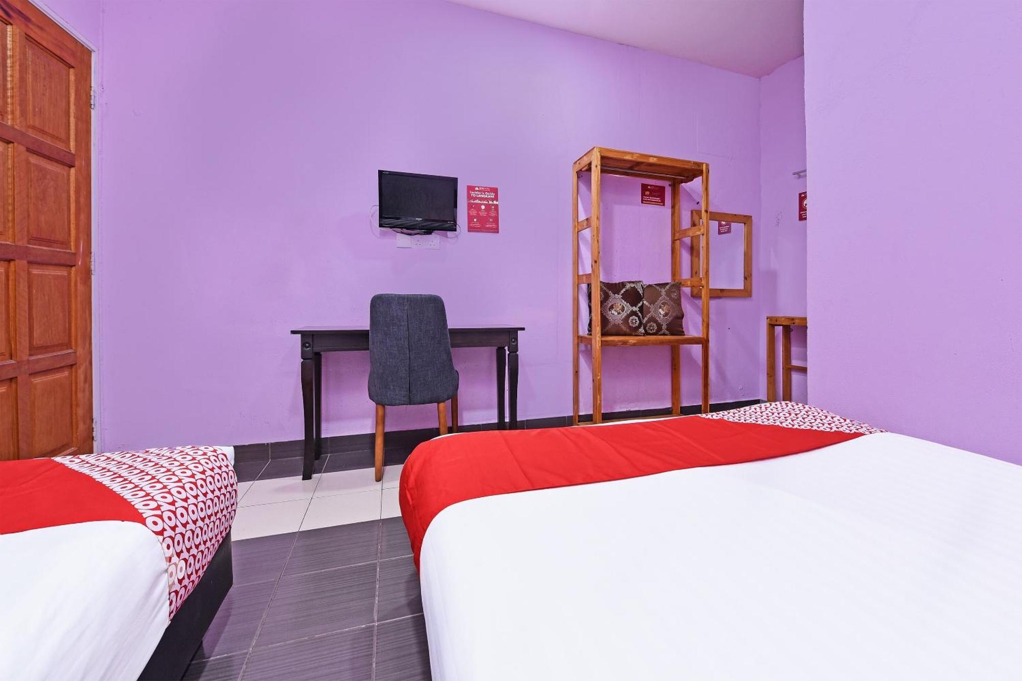 Oyo 90561 Awan Biru Motel Pantai Cenang  Exterior photo