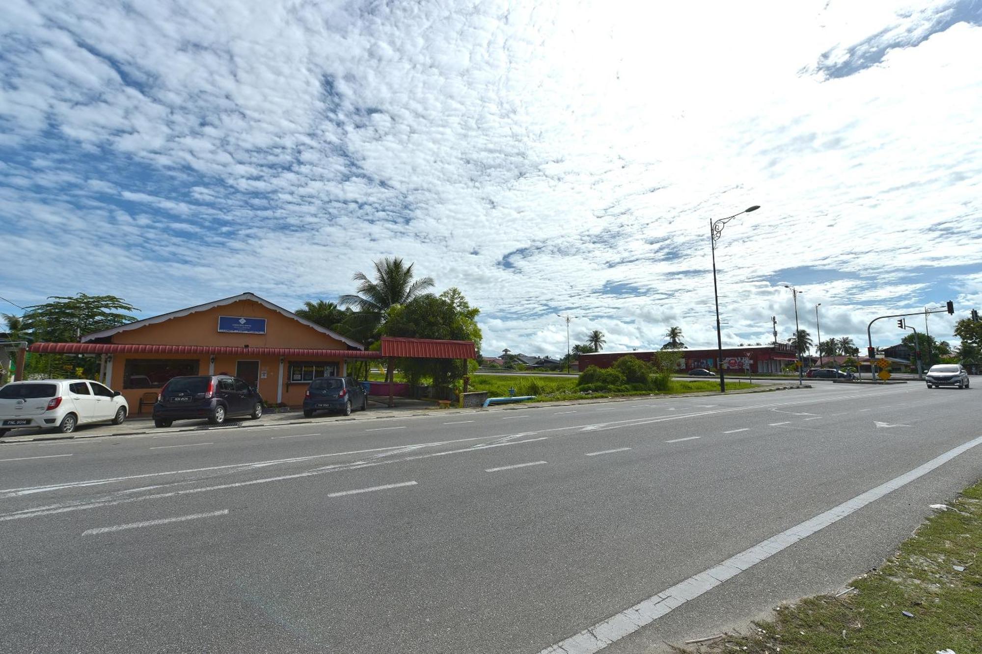 Oyo 90561 Awan Biru Motel Pantai Cenang  Exterior photo